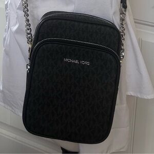 MICHAEL KORS Jet Set Travel Medium Logo Crossbody Bag (black)